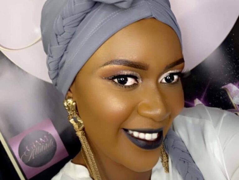 Glam-Attitude Maquillage - mise en beaute (2)